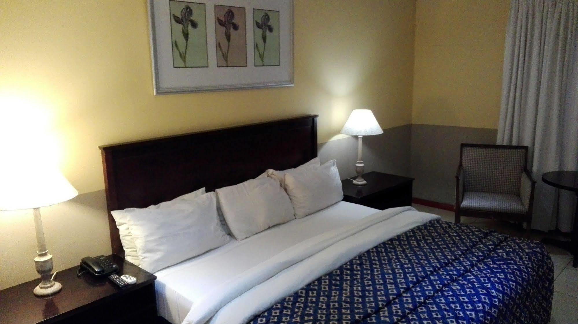 Villa Via Hotel Midrand Εξωτερικό φωτογραφία