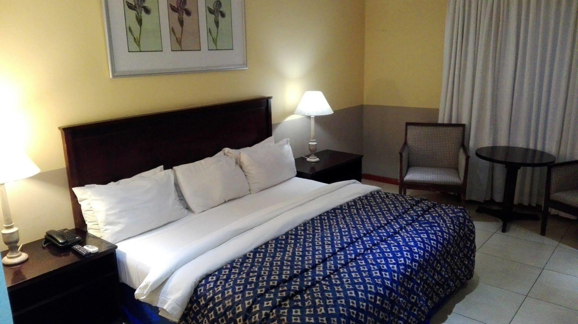 Villa Via Hotel Midrand Εξωτερικό φωτογραφία