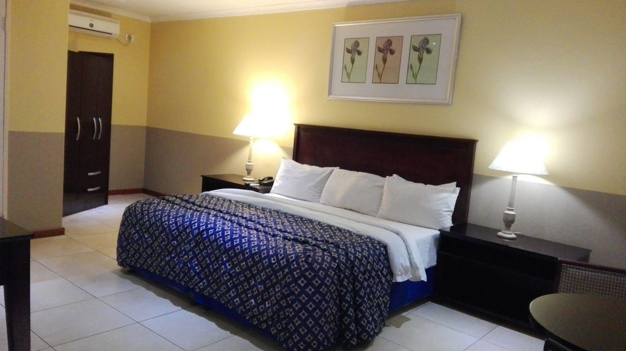 Villa Via Hotel Midrand Εξωτερικό φωτογραφία