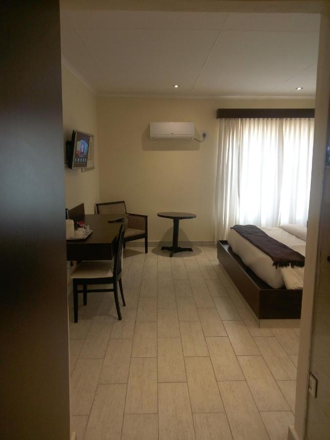 Villa Via Hotel Midrand Εξωτερικό φωτογραφία