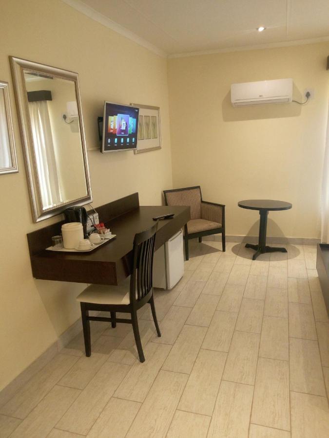 Villa Via Hotel Midrand Εξωτερικό φωτογραφία